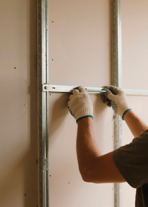 Montaje de tabique de pladur con estructura galvanizada